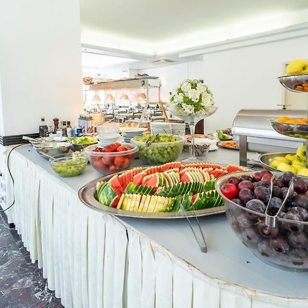 Hotel Aiglon Римини Экстерьер фото