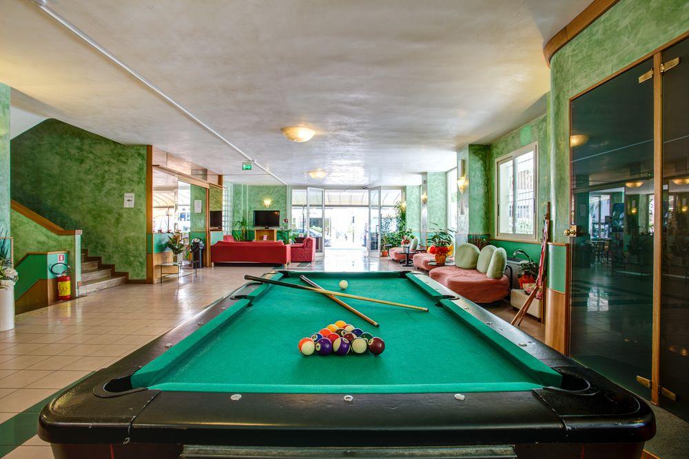 Hotel Aiglon Римини Экстерьер фото