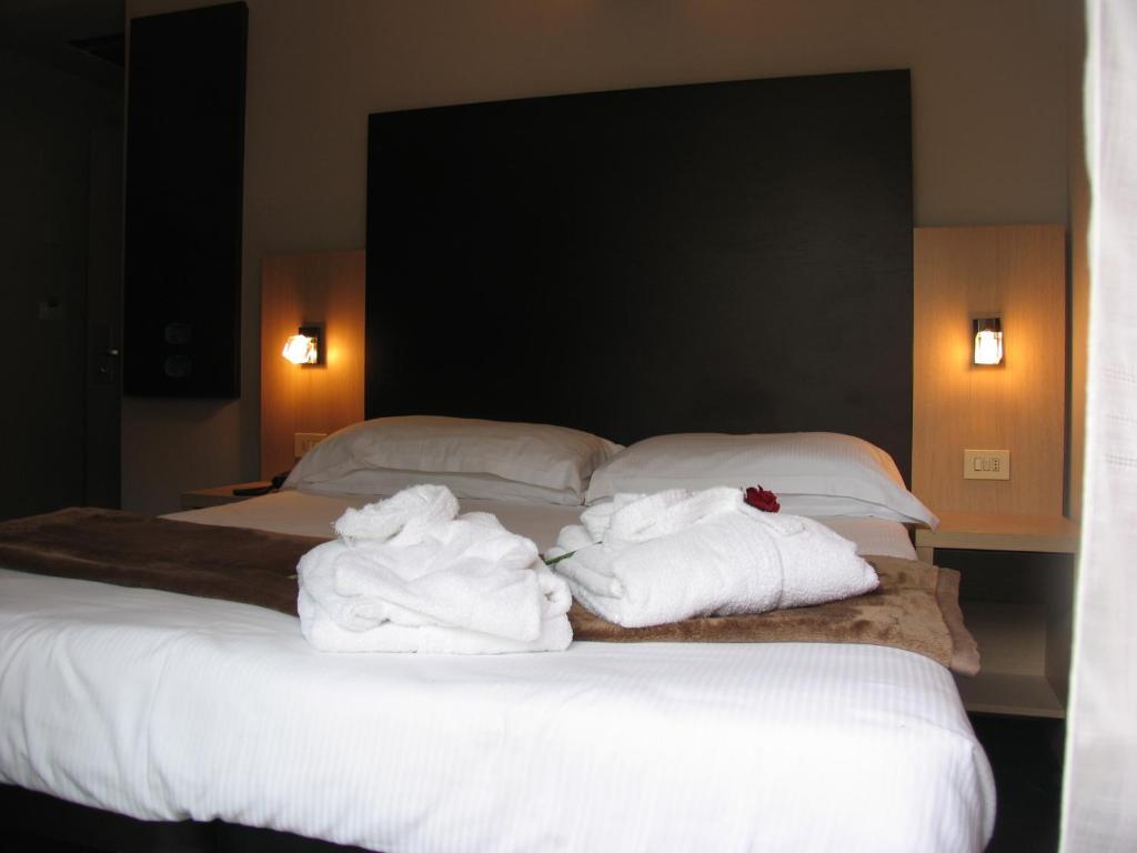 Hotel Aiglon Римини Номер фото