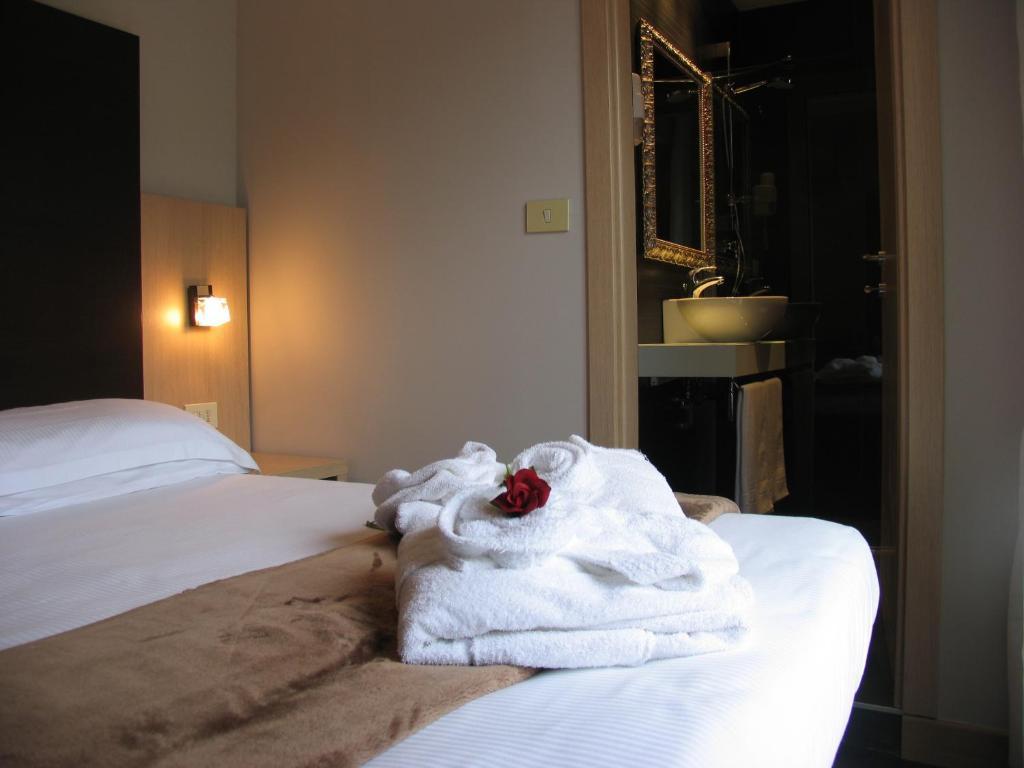 Hotel Aiglon Римини Экстерьер фото