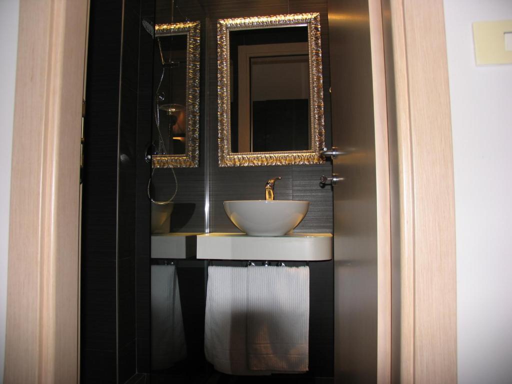 Hotel Aiglon Римини Экстерьер фото