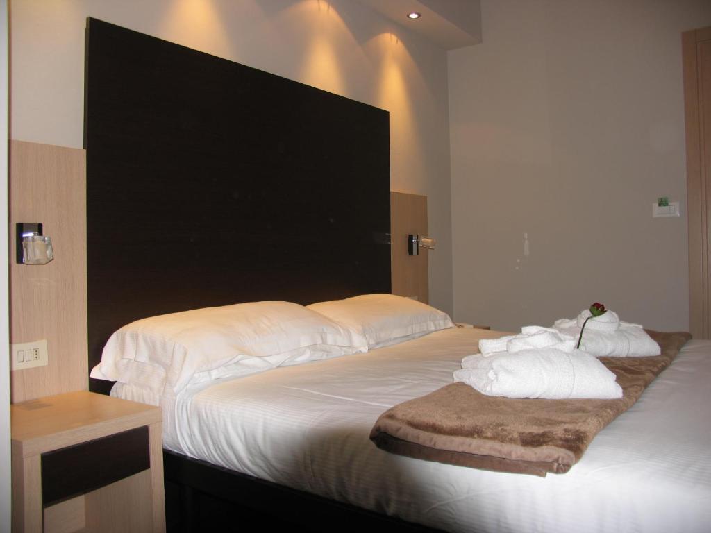 Hotel Aiglon Римини Экстерьер фото