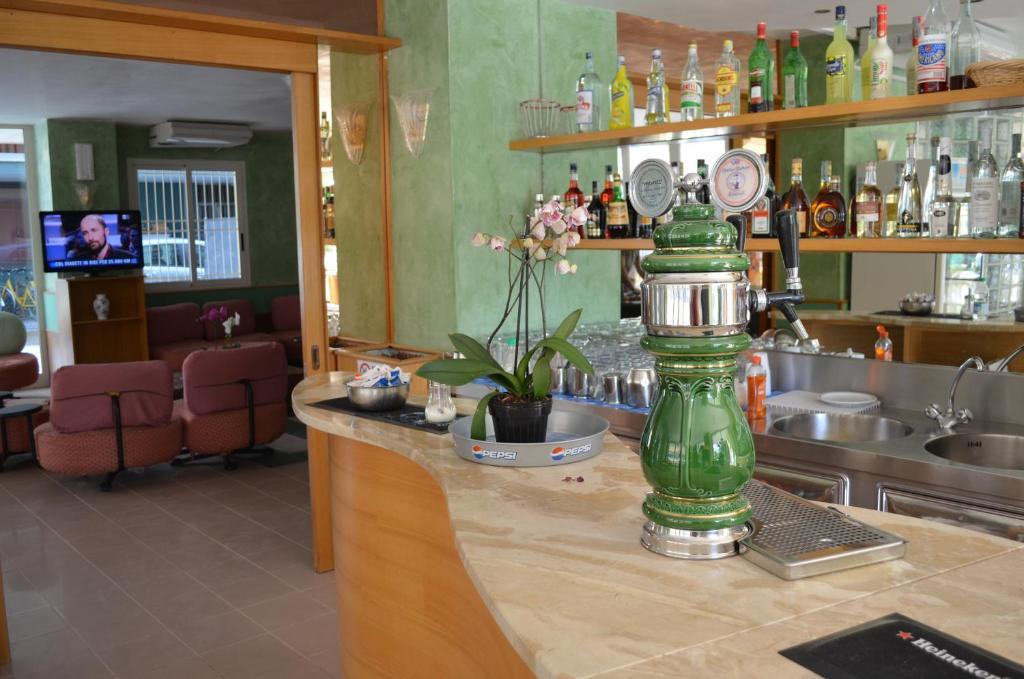Hotel Aiglon Римини Экстерьер фото