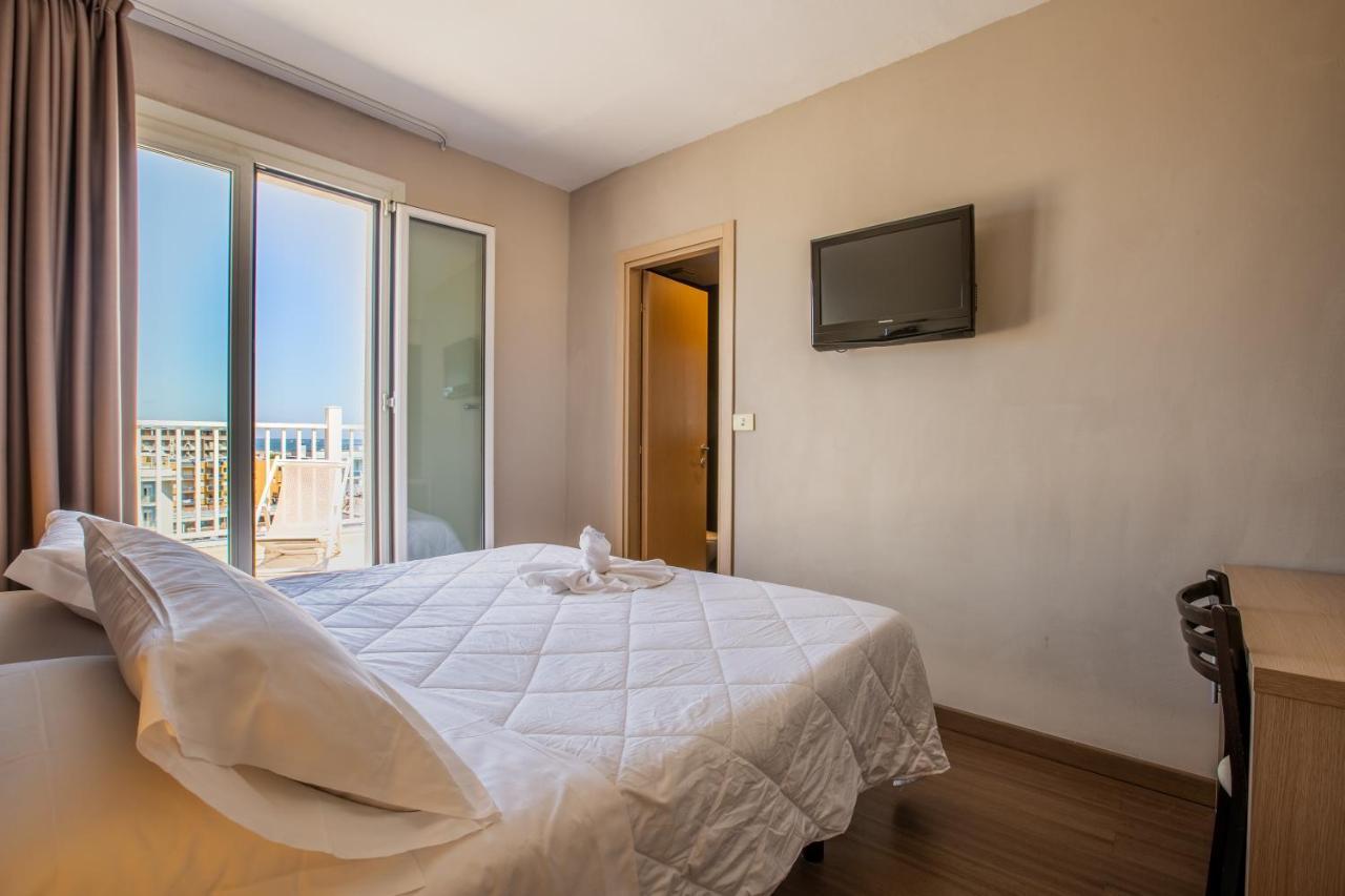 Hotel Aiglon Римини Экстерьер фото