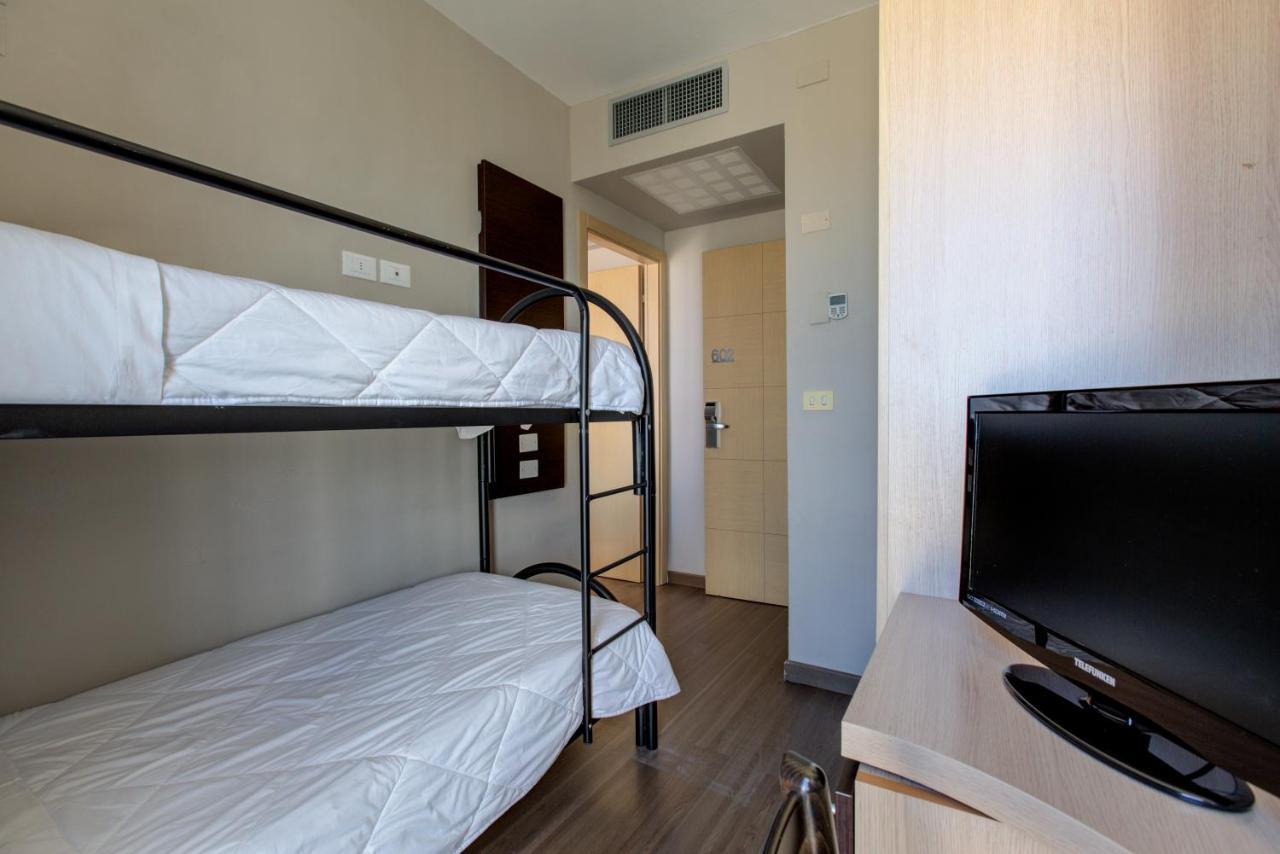Hotel Aiglon Римини Экстерьер фото