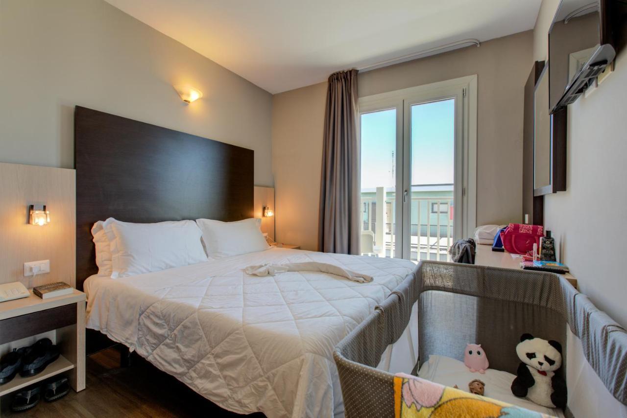Hotel Aiglon Римини Экстерьер фото
