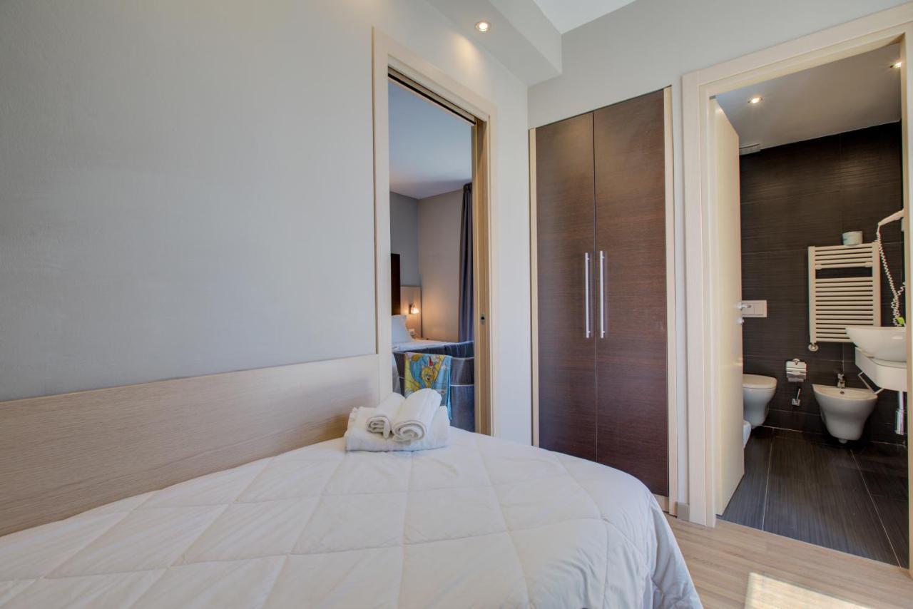 Hotel Aiglon Римини Экстерьер фото
