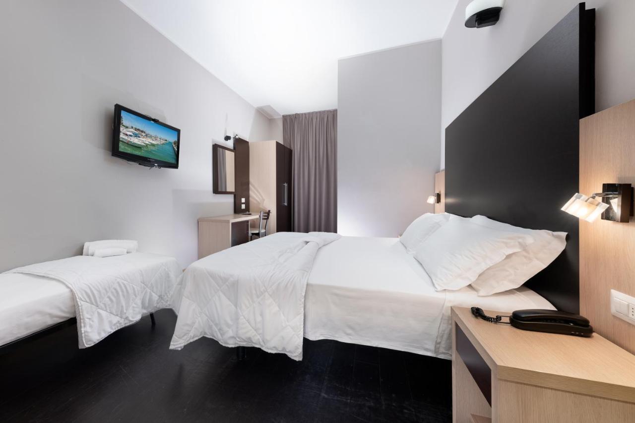 Hotel Aiglon Римини Экстерьер фото