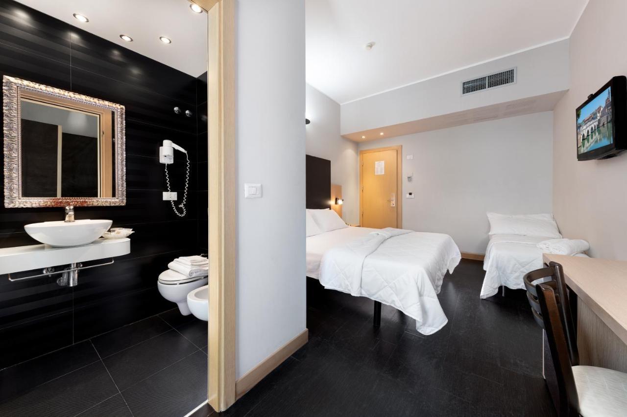 Hotel Aiglon Римини Экстерьер фото