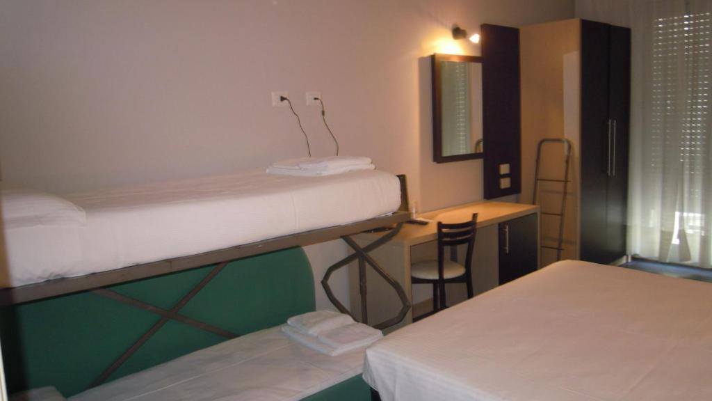 Hotel Aiglon Римини Номер фото