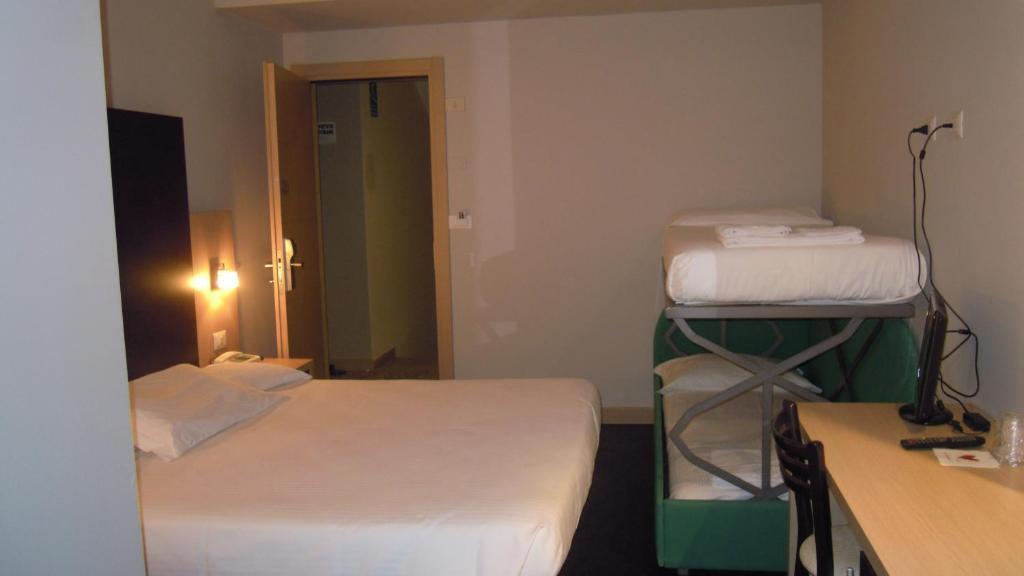 Hotel Aiglon Римини Номер фото
