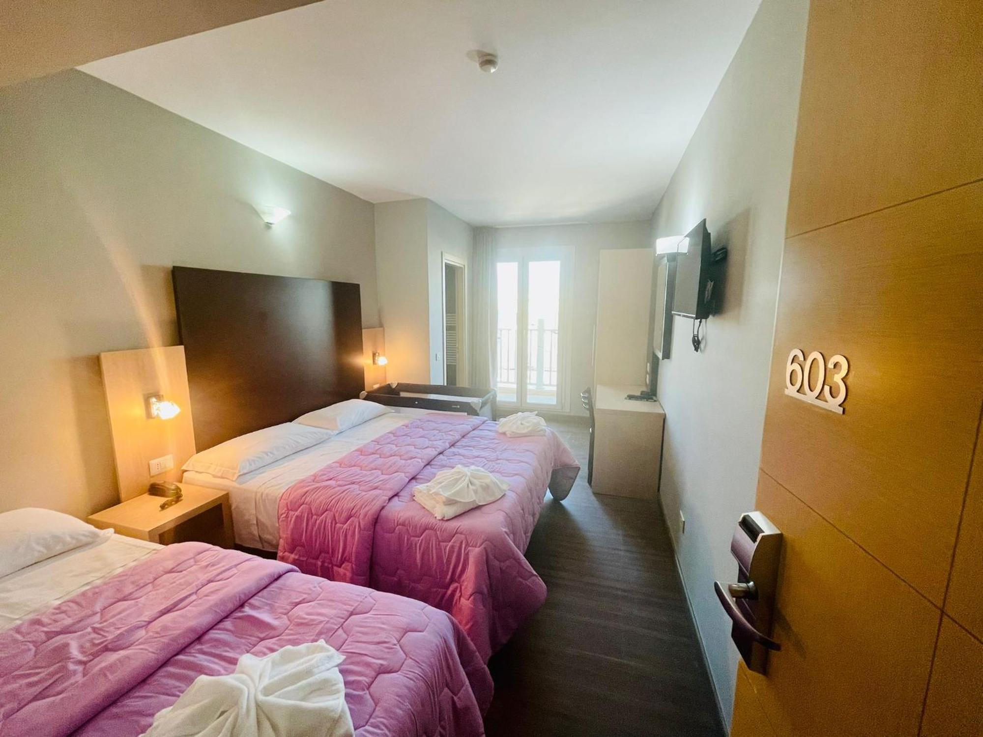 Hotel Aiglon Римини Экстерьер фото