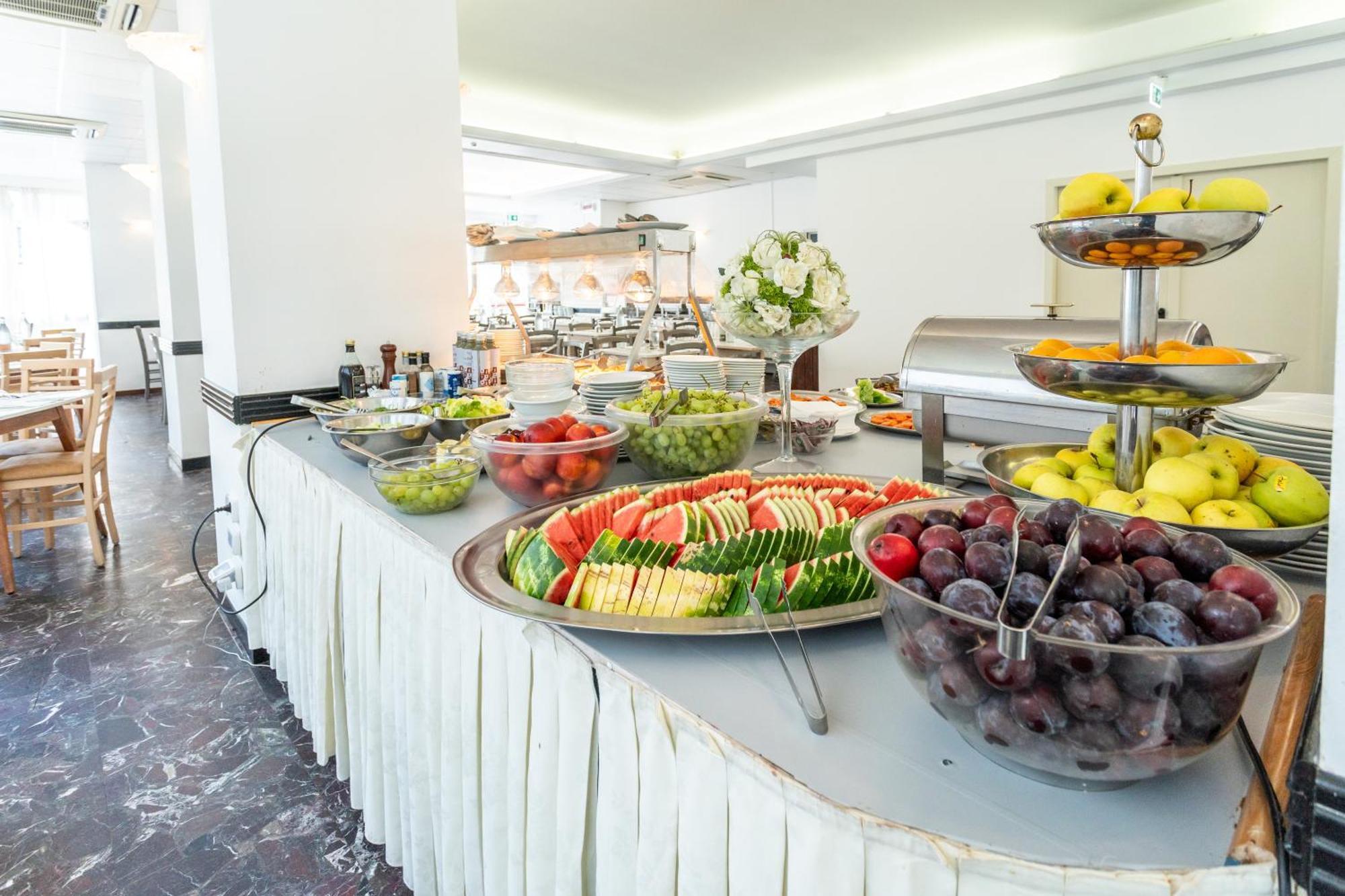 Hotel Aiglon Римини Экстерьер фото