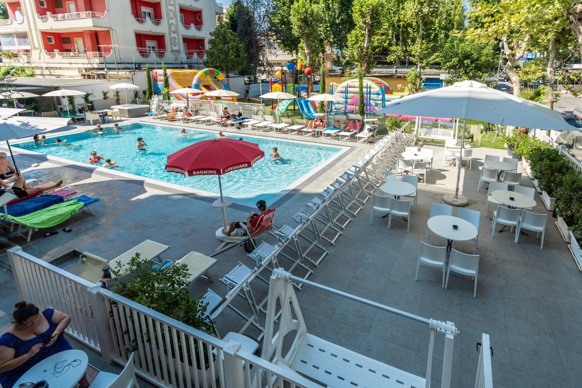 Hotel Aiglon Римини Экстерьер фото