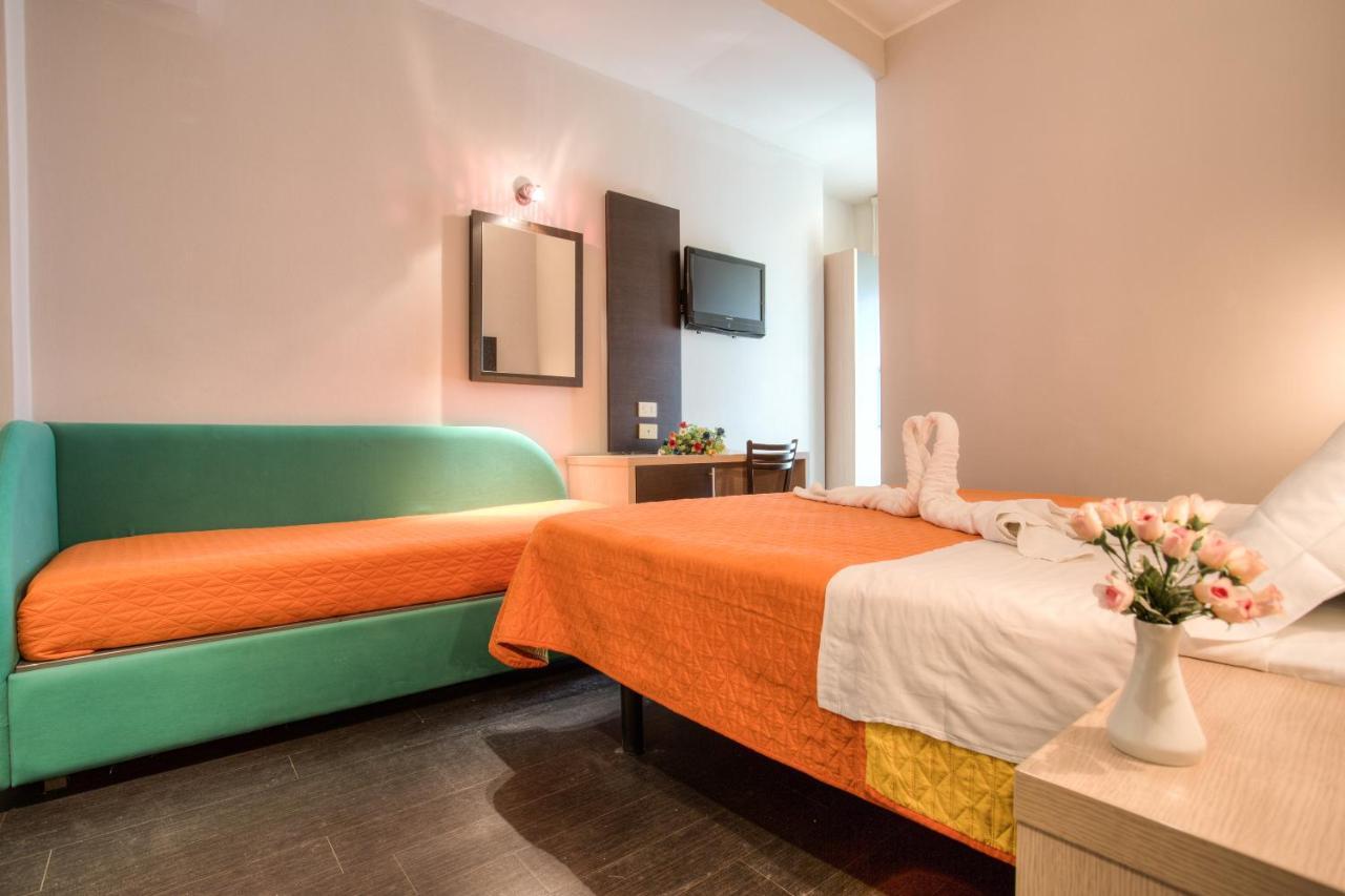 Hotel Aiglon Римини Экстерьер фото