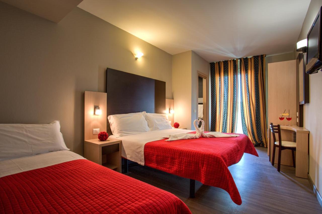 Hotel Aiglon Римини Экстерьер фото